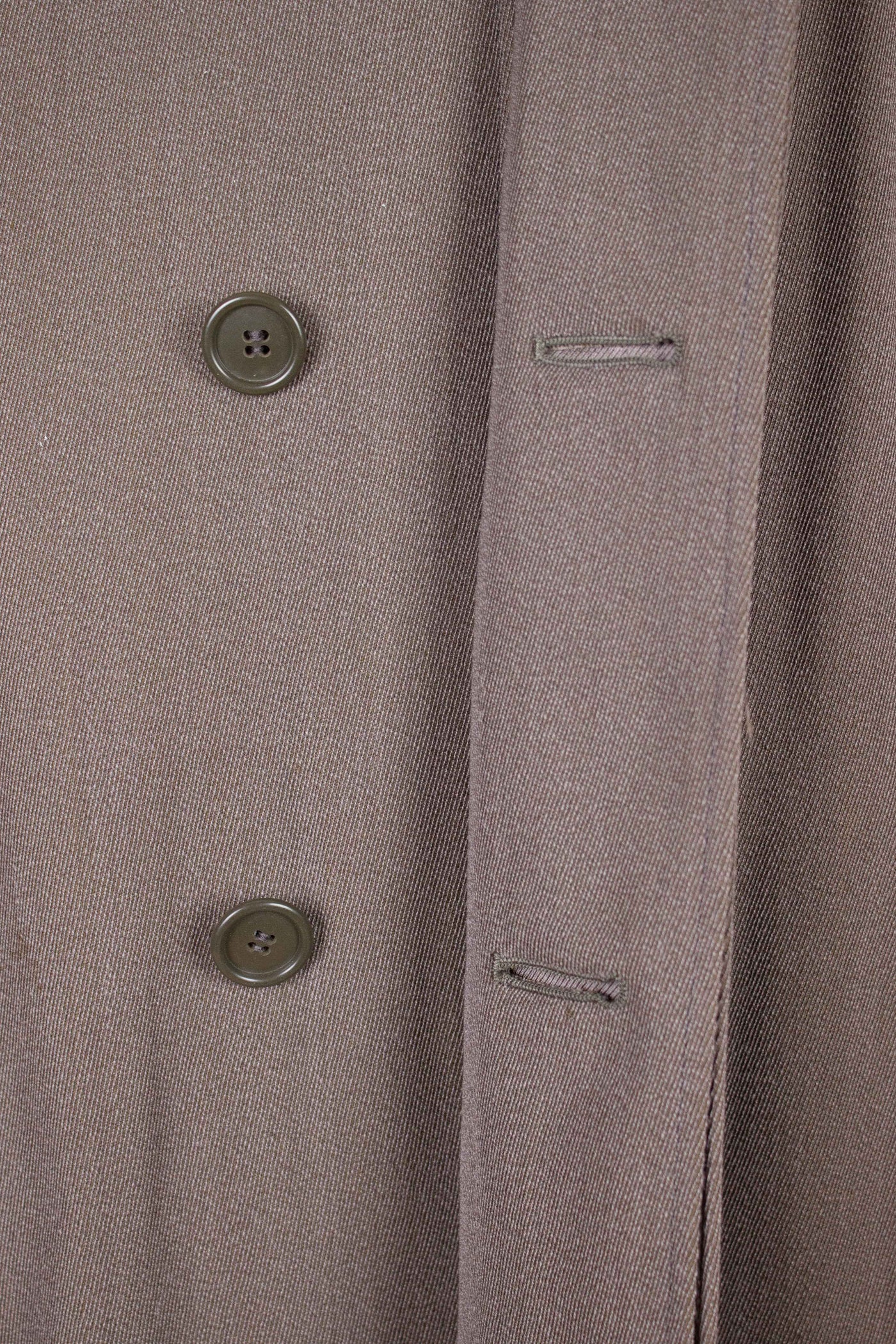 SWEDISH 1930S BROWN-GREY LIGHTWEIGHT SINGLE BREASTED RAGLAN COAT BY RÖDA PANTERN. SIZE CA EU 50