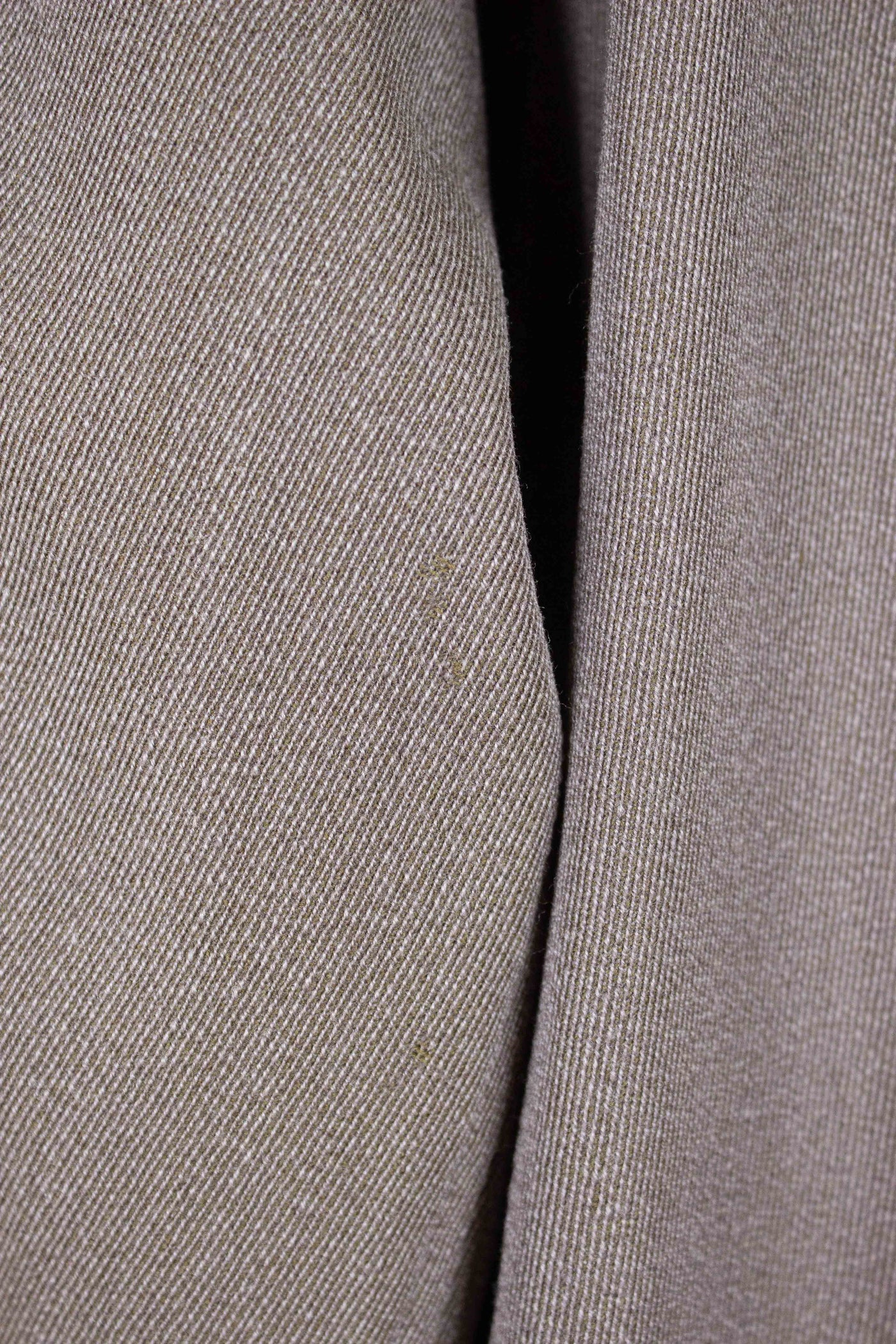 SWEDISH 1930S BROWN-GREY LIGHTWEIGHT SINGLE BREASTED RAGLAN COAT BY RÖDA PANTERN. SIZE CA EU 50
