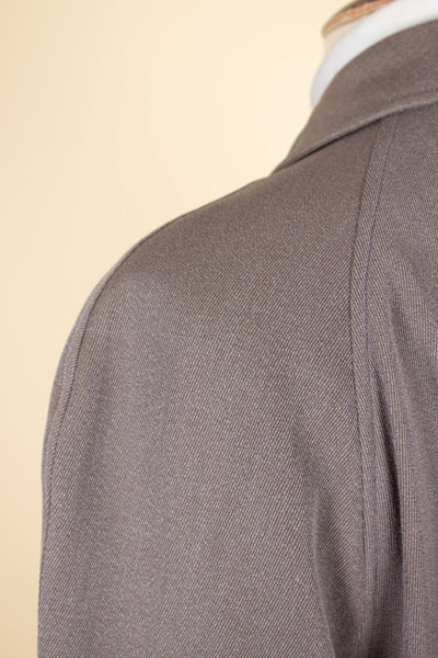 SWEDISH 1930S BROWN-GREY LIGHTWEIGHT SINGLE BREASTED RAGLAN COAT BY RÖDA PANTERN. SIZE CA EU 50