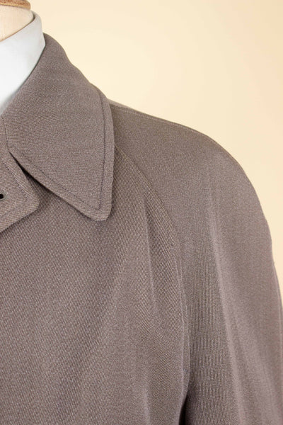 SWEDISH 1930S BROWN-GREY LIGHTWEIGHT SINGLE BREASTED RAGLAN COAT BY RÖDA PANTERN. SIZE CA EU 50