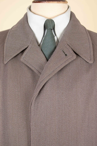 SWEDISH 1930S BROWN-GREY LIGHTWEIGHT SINGLE BREASTED RAGLAN COAT BY RÖDA PANTERN. SIZE CA EU 50