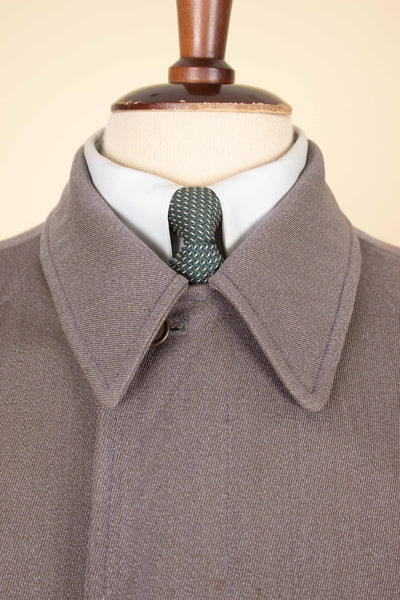 SWEDISH 1930S BROWN-GREY LIGHTWEIGHT SINGLE BREASTED RAGLAN COAT BY RÖDA PANTERN. SIZE CA EU 50