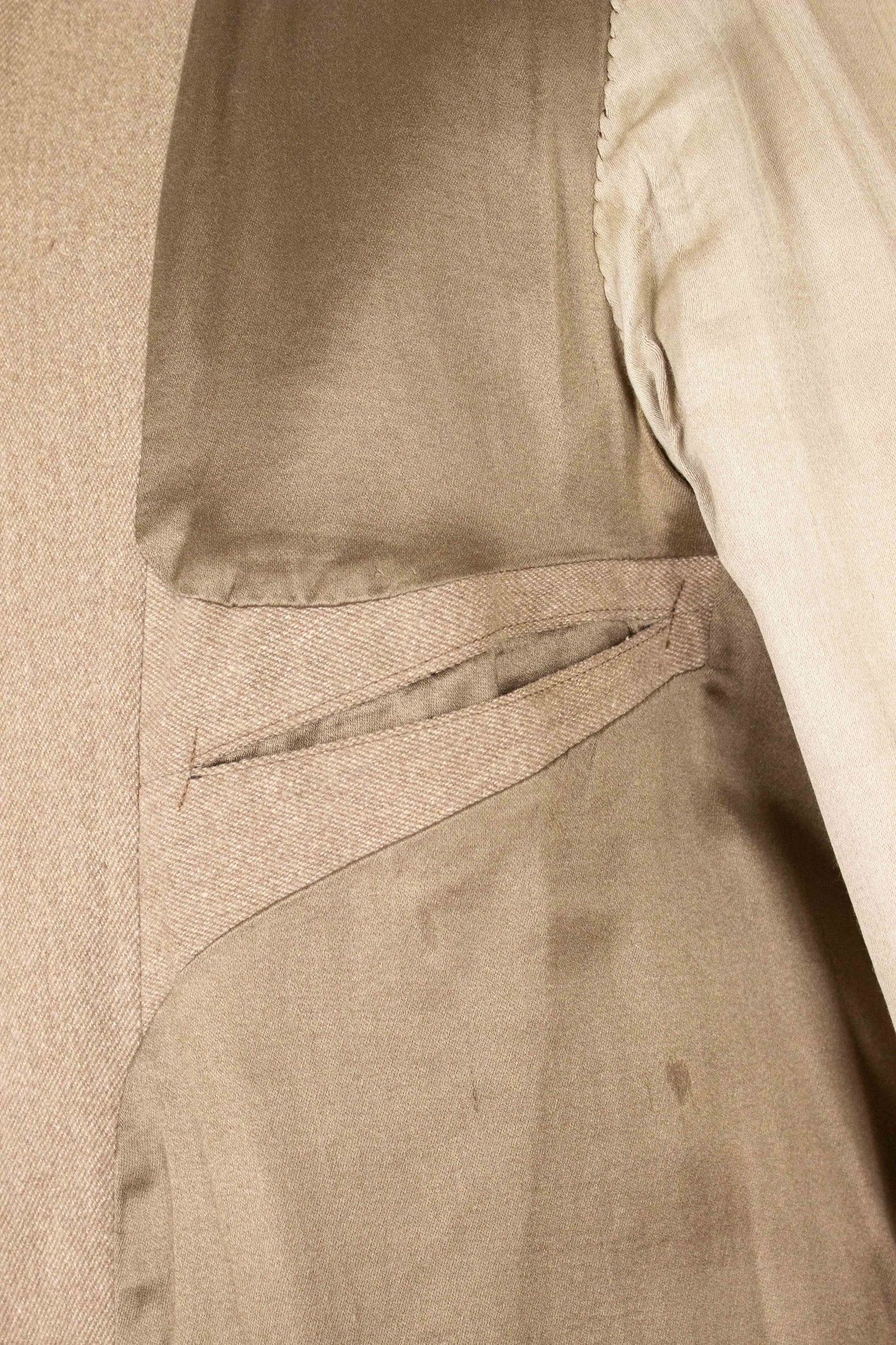 SWEDISH 1910S/1920S LIGHT BROWN LIGHTWEIGHT SINGLE BREASTED OVERCOAT. SIZE CA EU 48