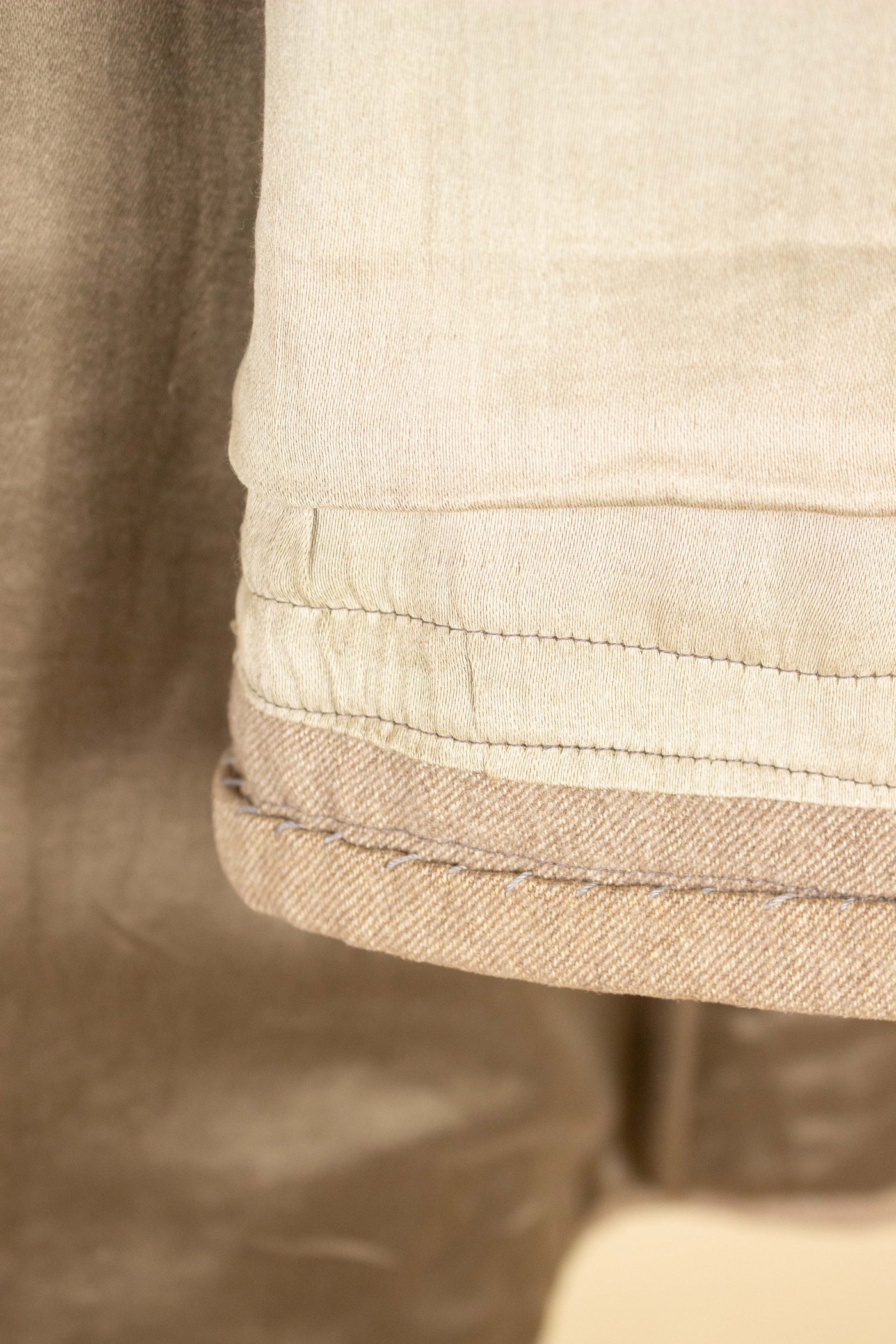 SWEDISH 1910S/1920S LIGHT BROWN LIGHTWEIGHT SINGLE BREASTED OVERCOAT. SIZE CA EU 48