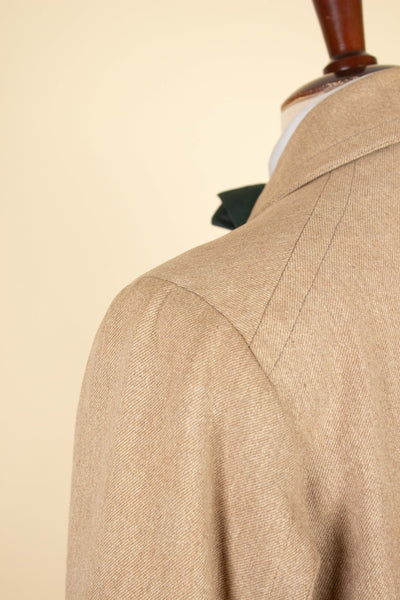 SWEDISH 1910S/1920S LIGHT BROWN LIGHTWEIGHT SINGLE BREASTED OVERCOAT. SIZE CA EU 48