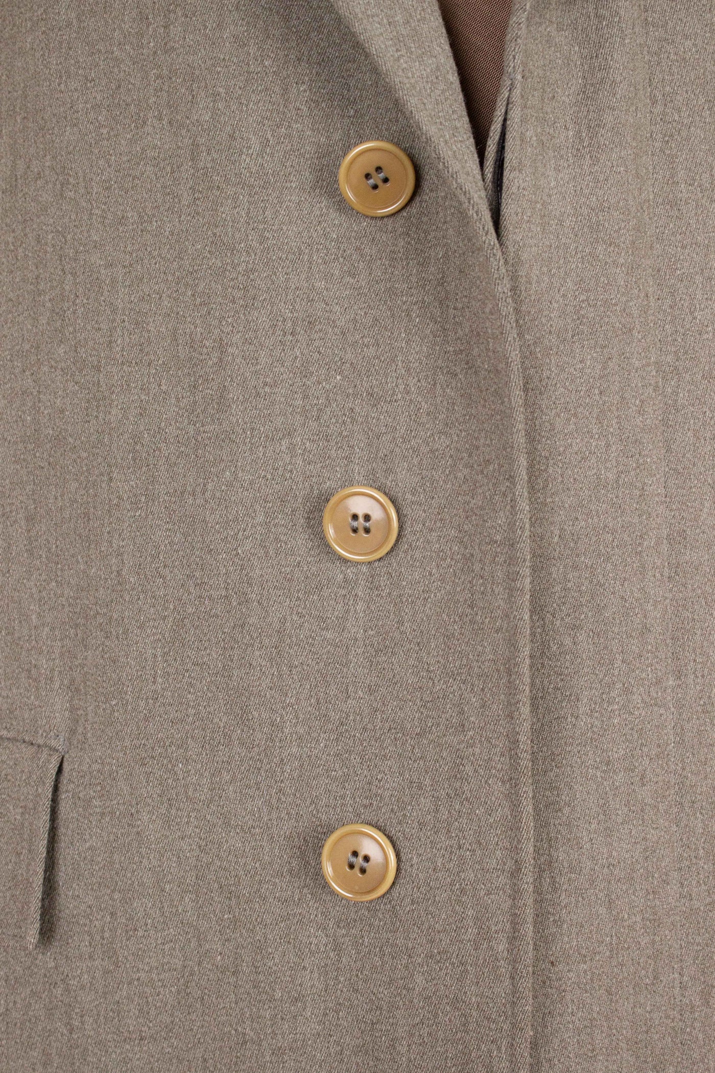 SWEDISH 1920S LIGHT BROWN SINGLE BREASTED BESP0KE OVERCOAT WITH CONCEALED BUTTON FRONT. SIZE CA EU 46