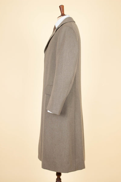 SWEDISH 1920S LIGHT BROWN SINGLE BREASTED BESP0KE OVERCOAT WITH CONCEALED BUTTON FRONT. SIZE CA EU 46