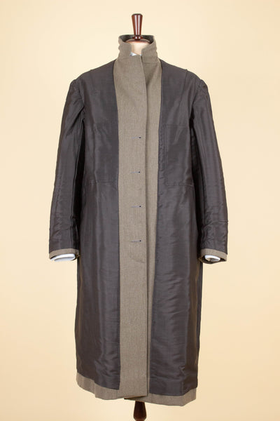 SWEDISH 1920S LIGHT BROWN SINGLE BREASTED BESP0KE OVERCOAT WITH CONCEALED BUTTON FRONT. SIZE CA EU 46