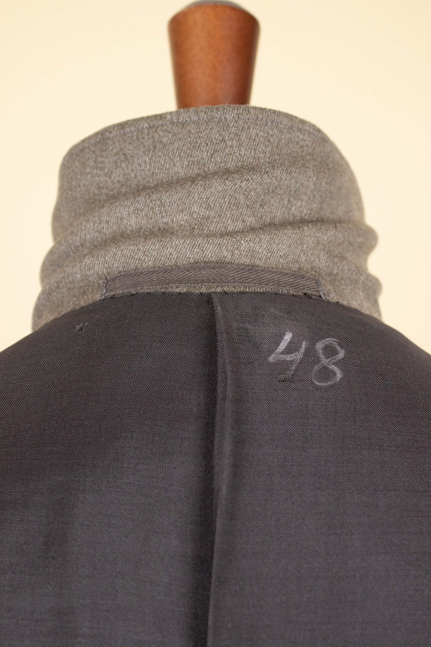 SWEDISH 1920S LIGHT BROWN SINGLE BREASTED BESP0KE OVERCOAT WITH CONCEALED BUTTON FRONT. SIZE CA EU 46