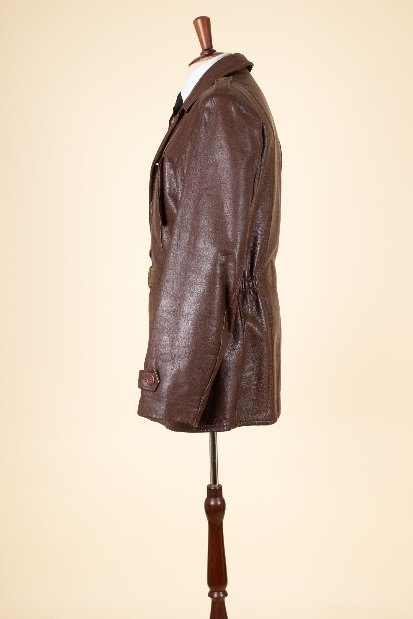 1940S SWEDISH BROWN BELTED SINGLE BREASTED GOATSKIN JACKET. SIZE CA EU 52