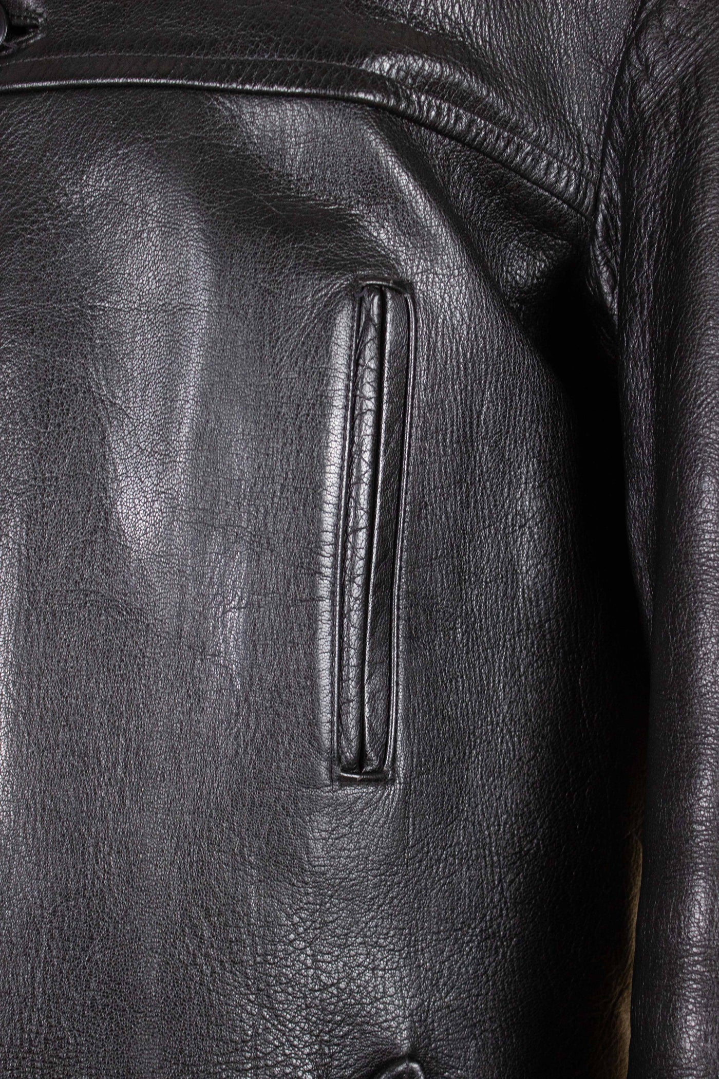 SWEDISH 1950S BLACK GOATSKIN SINGLE BREASTED JACKET BY CALLES SKINNKLÄDER. SIZE CA EU 52-54