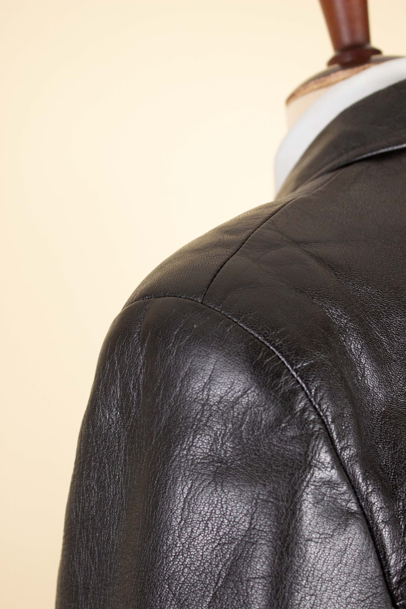 SWEDISH 1950S BLACK GOATSKIN SINGLE BREASTED JACKET BY CALLES SKINNKLÄDER. SIZE CA EU 52-54