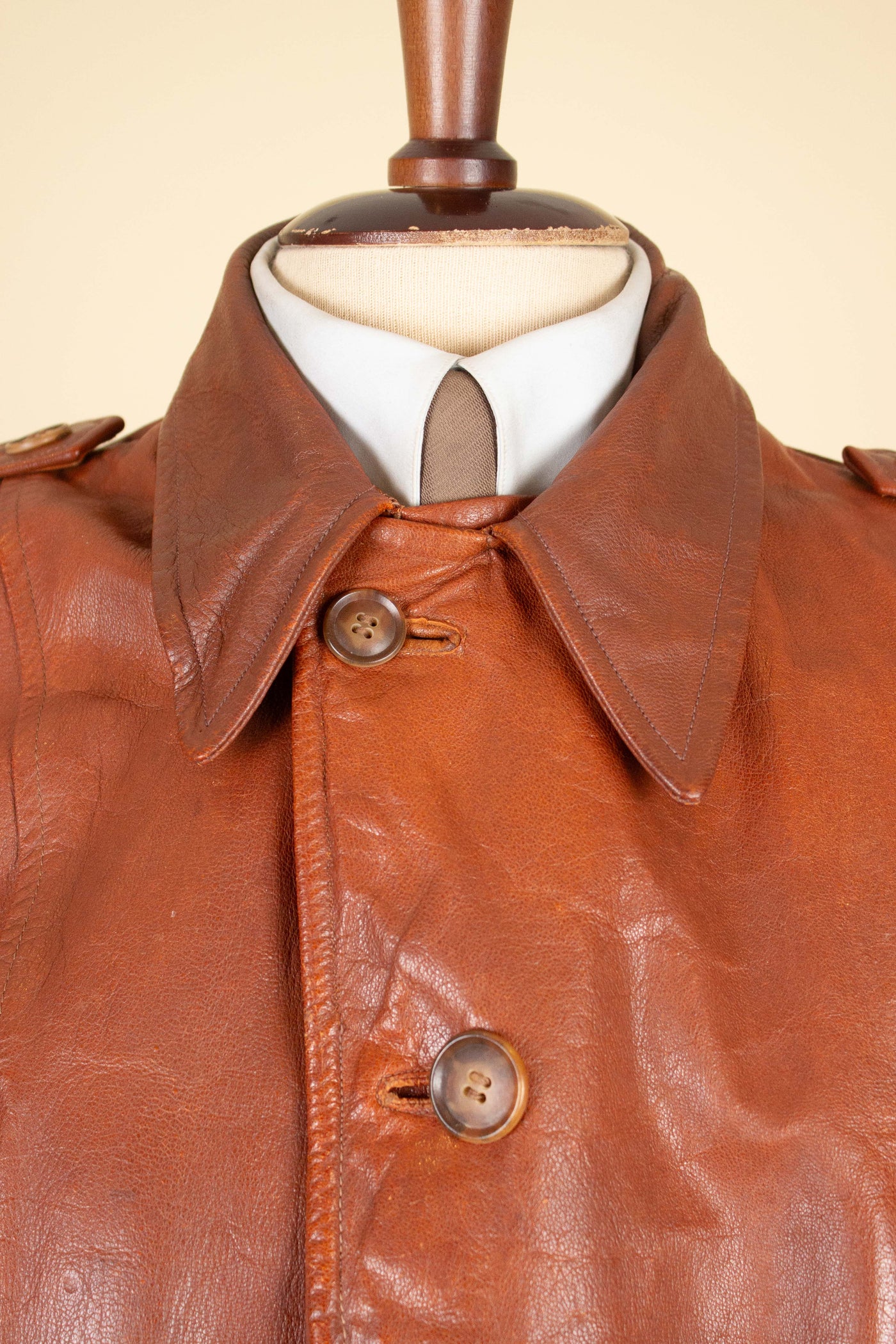 SWEDISH 1940S/1950S BROWN GOATSKIN JACKET WITH DETACHABLE FUR COLLAR. SIZE CA EU 54