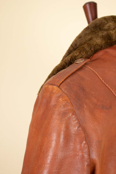 SWEDISH 1940S/1950S BROWN GOATSKIN JACKET WITH DETACHABLE FUR COLLAR. SIZE CA EU 54