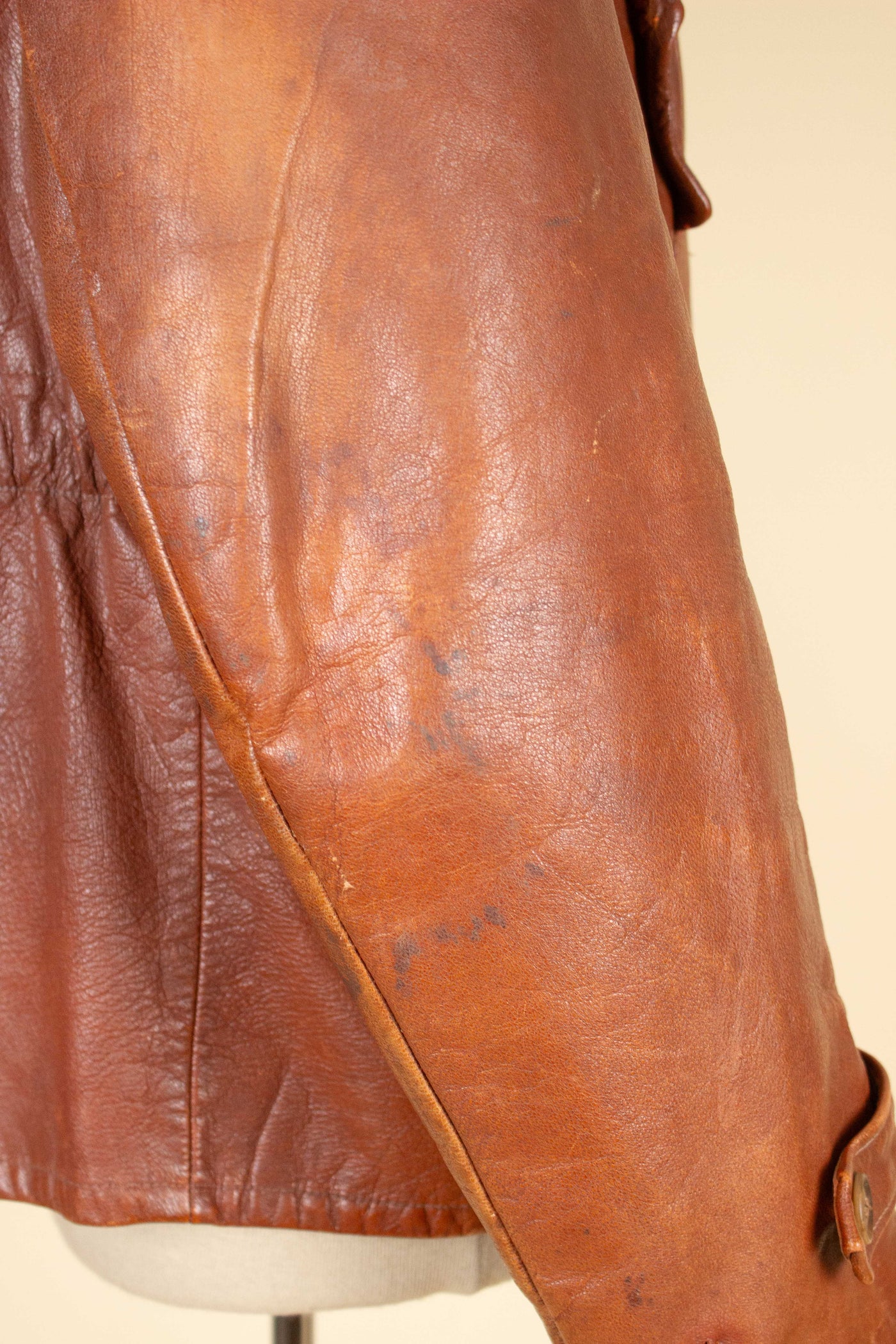 SWEDISH 1940S/1950S BROWN GOATSKIN JACKET WITH DETACHABLE FUR COLLAR. SIZE CA EU 54