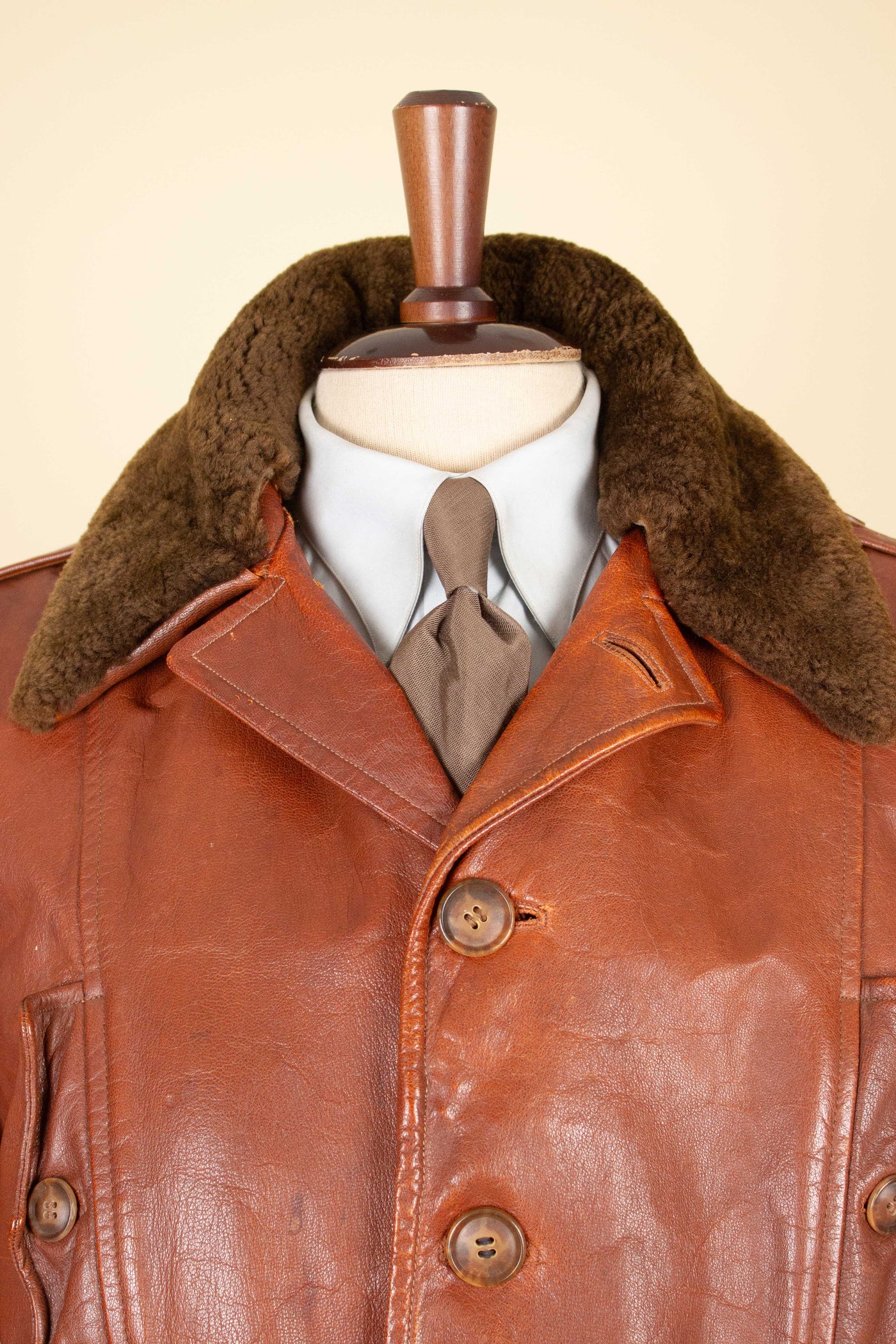 SWEDISH 1940S/1950S BROWN GOATSKIN JACKET WITH DETACHABLE FUR COLLAR. SIZE CA EU 54