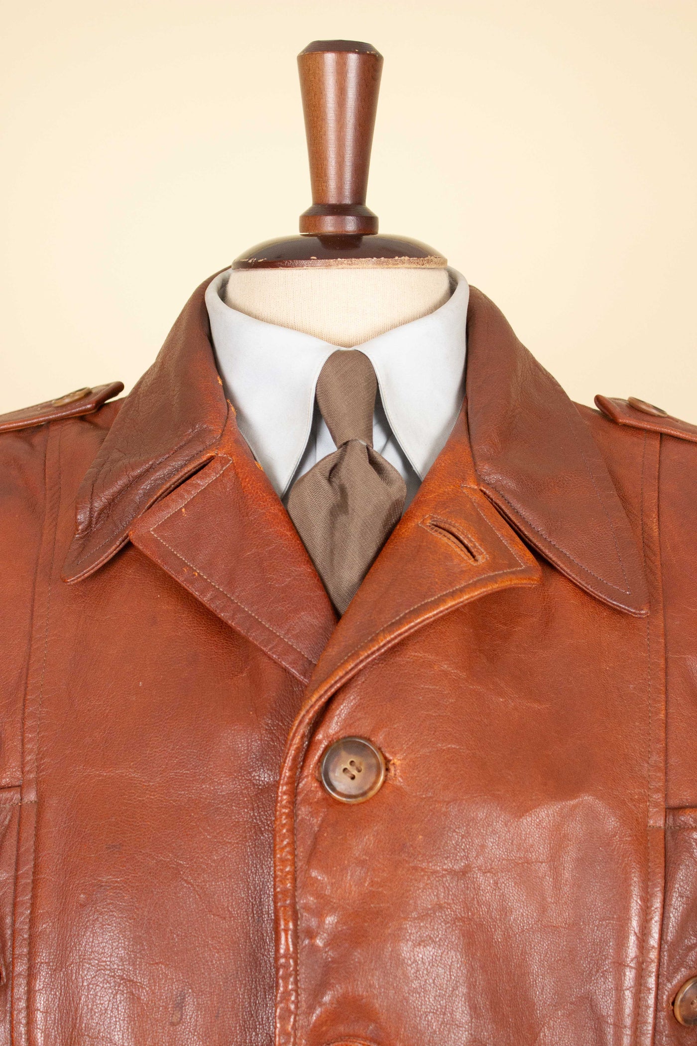 SWEDISH 1940S/1950S BROWN GOATSKIN JACKET WITH DETACHABLE FUR COLLAR. SIZE CA EU 54