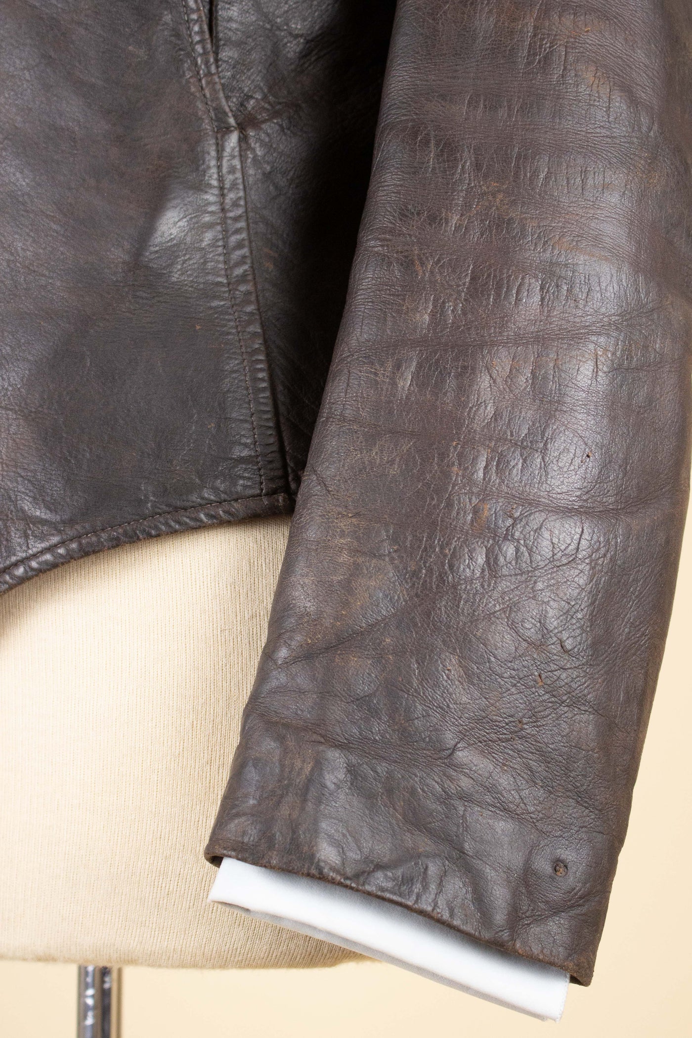 SWEDISH 1930S BROWN GOATSKIN SINGLE BREASTED JACKET. SIZE CA EU 44