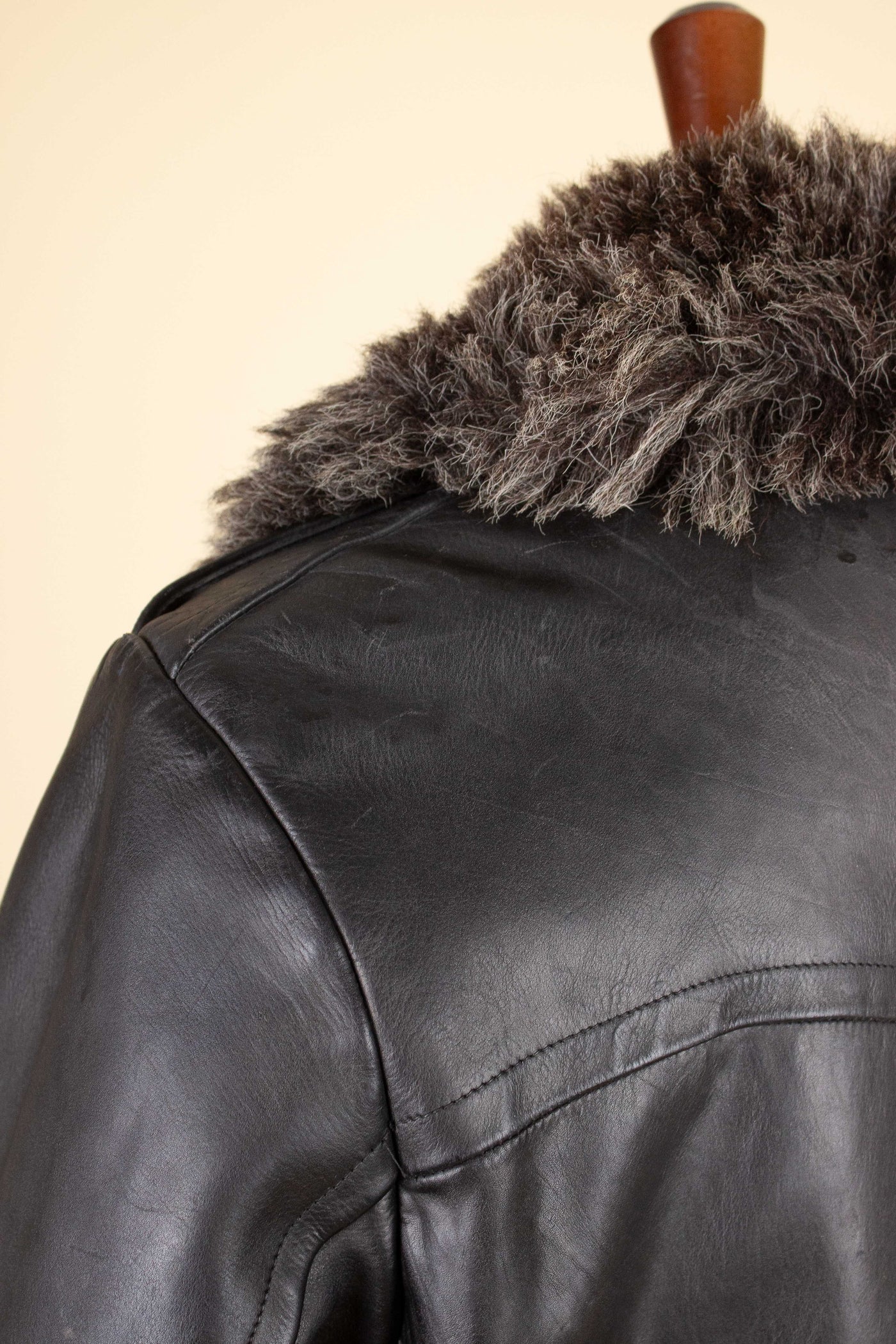 SWEDISH 1940S/1950S BLACK DOUBLE BREASTED GOATSKIN JACKET WITH FUR COLLAR. SIZE CA EU 46 LONG