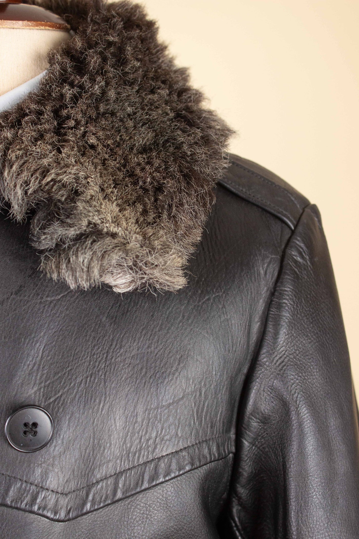 SWEDISH 1940S/1950S BLACK DOUBLE BREASTED GOATSKIN JACKET WITH FUR COLLAR. SIZE CA EU 46 LONG