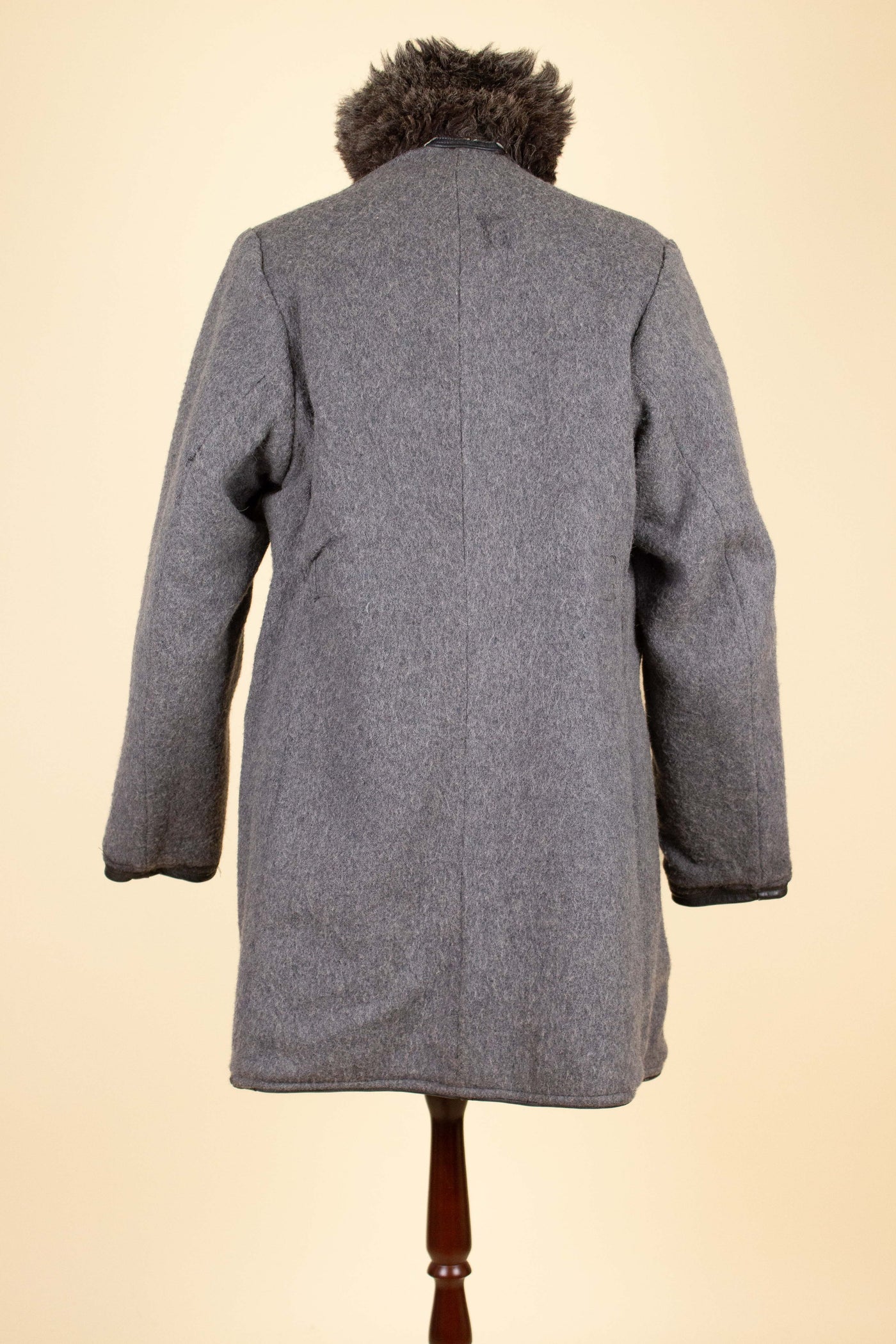 SWEDISH 1940S/1950S BLACK DOUBLE BREASTED GOATSKIN JACKET WITH FUR COLLAR. SIZE CA EU 46 LONG