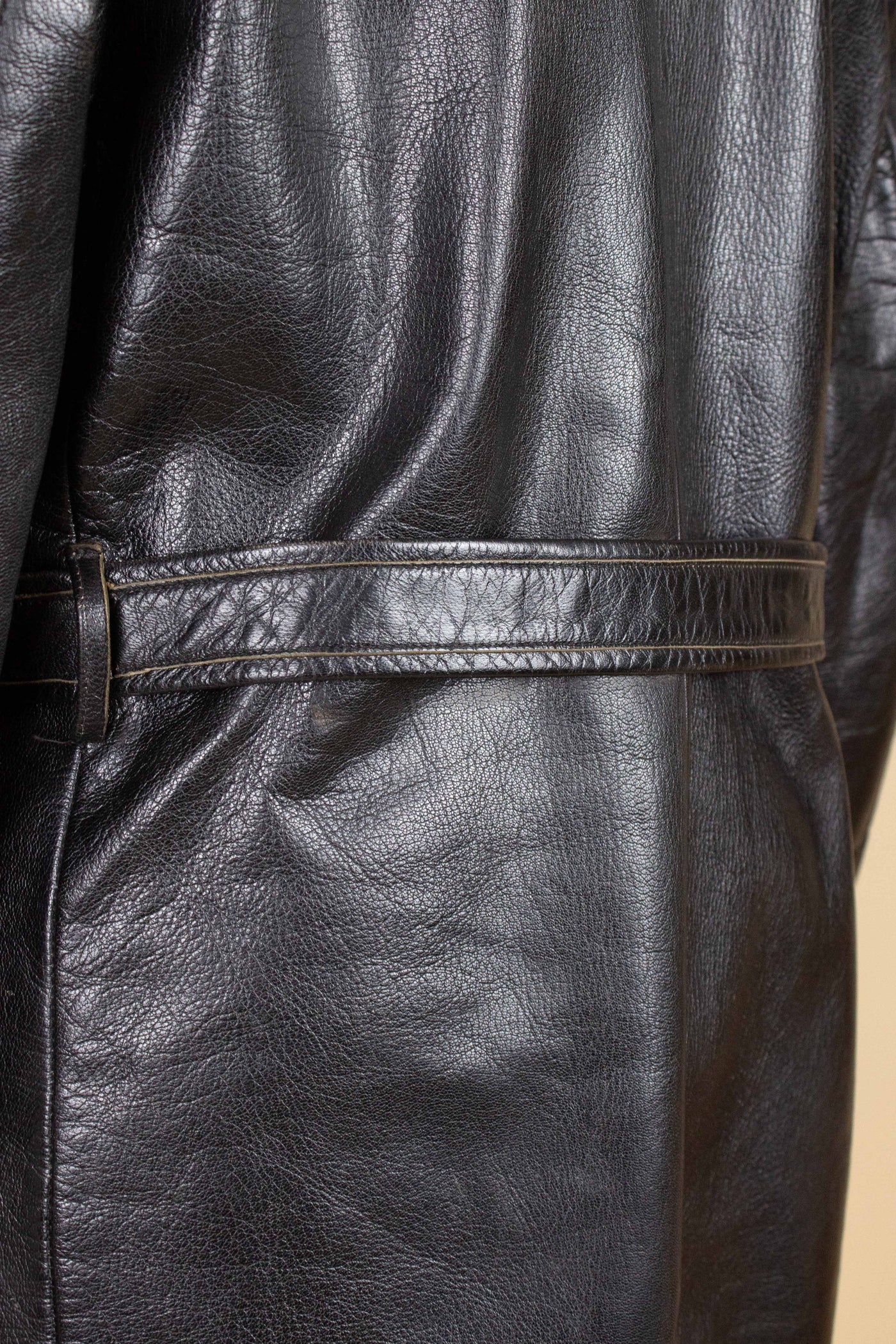 SWEDISH 1950S/1960S BLACK GOATSKIN JACKET WITH WHITE SHEARLING LINING. SIZE CA EU 50