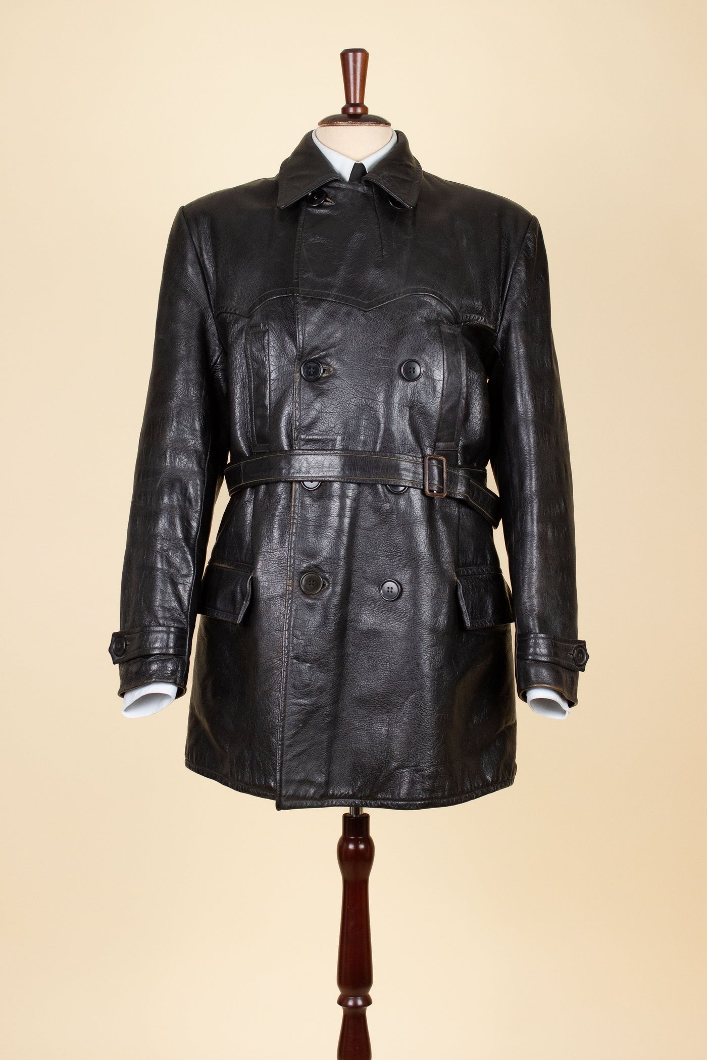 SWEDISH 1950S/1960S BLACK GOATSKIN JACKET WITH WHITE SHEARLING LINING. SIZE CA EU 50