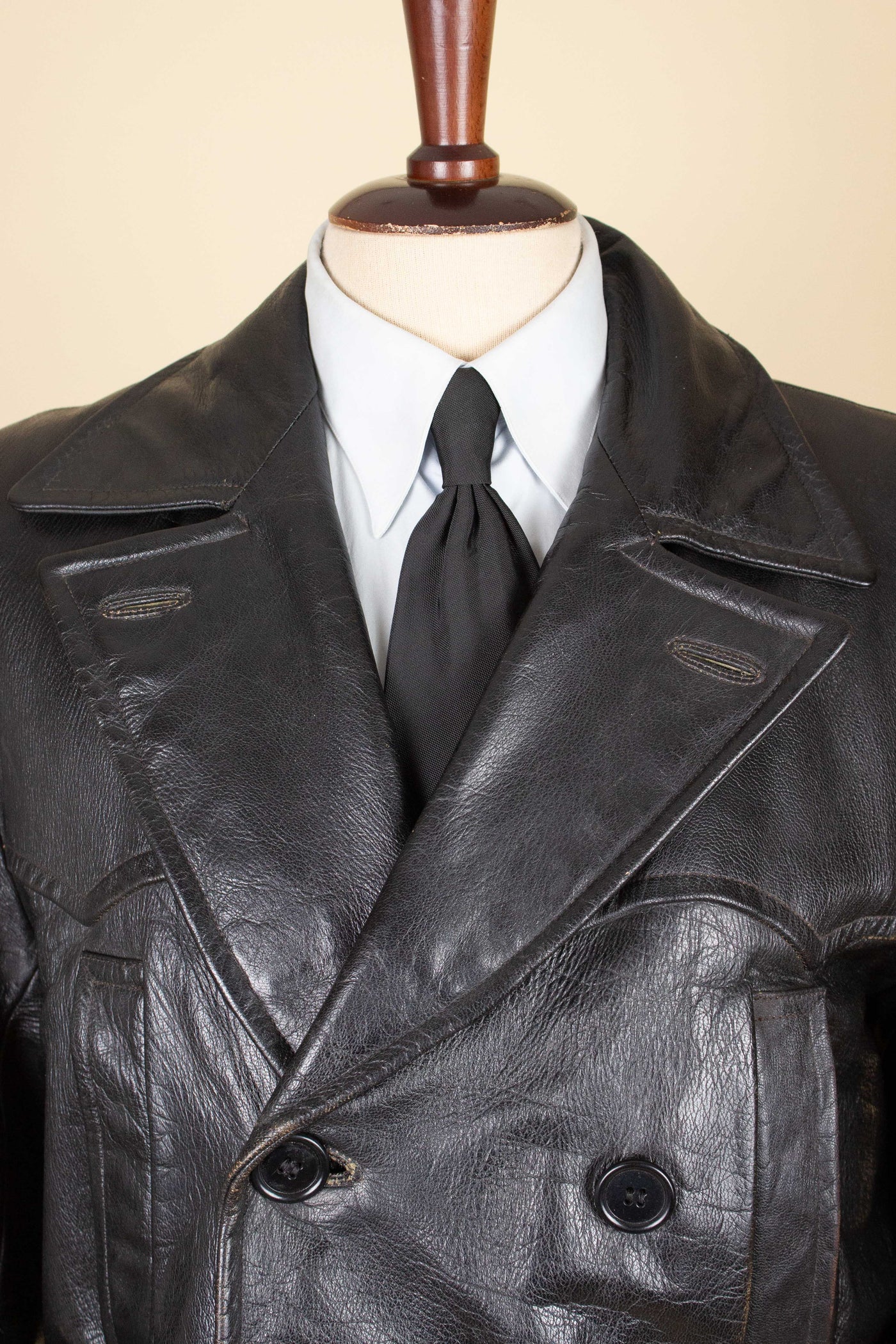 SWEDISH 1950S/1960S BLACK GOATSKIN JACKET WITH WHITE SHEARLING LINING. SIZE CA EU 50