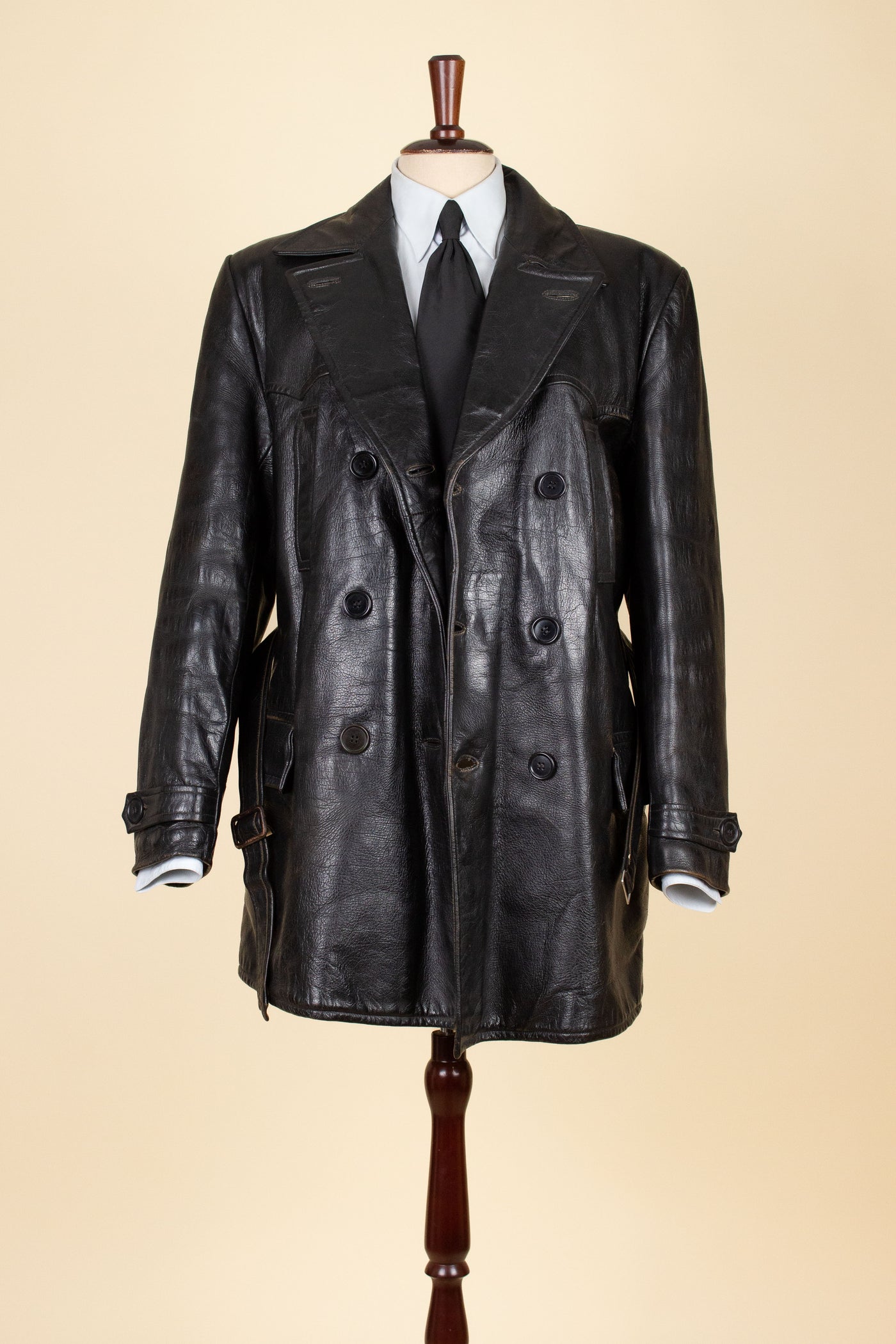 SWEDISH 1950S/1960S BLACK GOATSKIN JACKET WITH WHITE SHEARLING LINING. SIZE CA EU 50