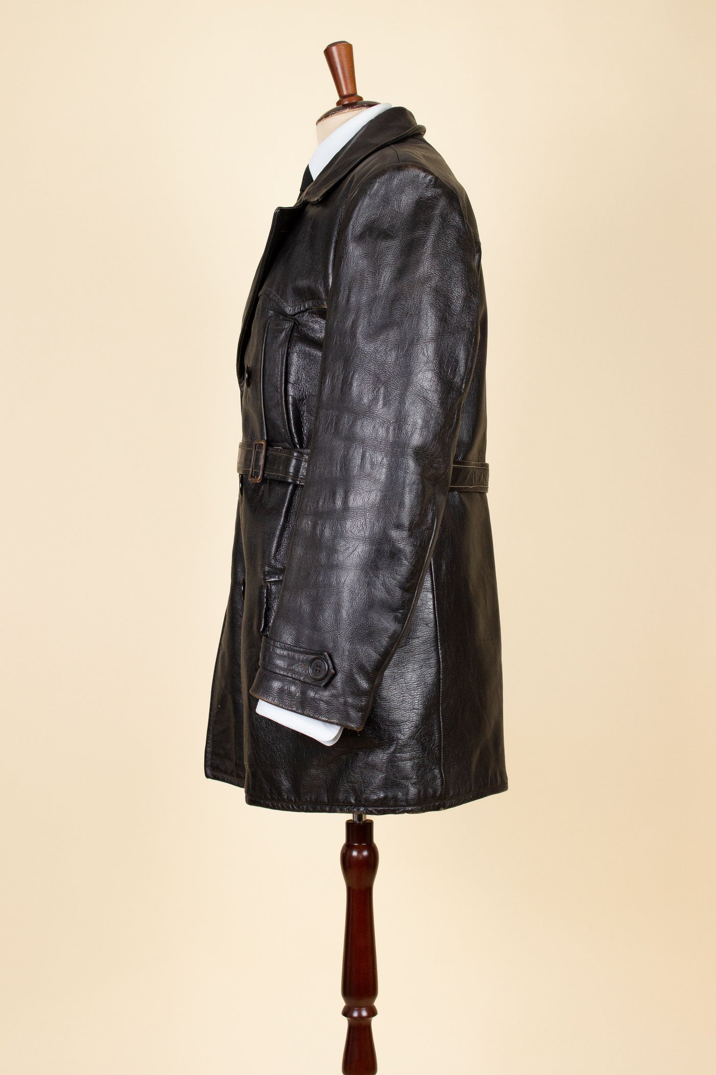 SWEDISH 1950S/1960S BLACK GOATSKIN JACKET WITH WHITE SHEARLING LINING. SIZE CA EU 50