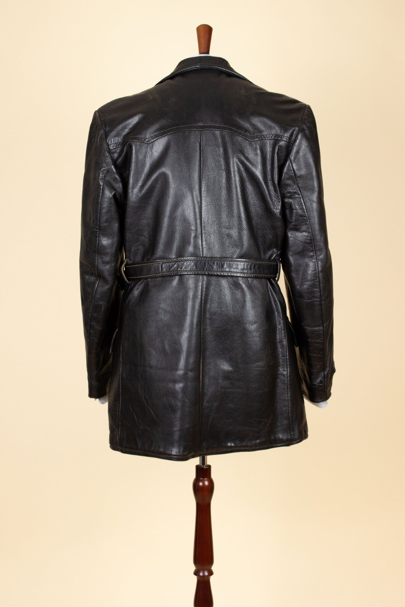 SWEDISH 1950S/1960S BLACK GOATSKIN JACKET WITH WHITE SHEARLING LINING. SIZE CA EU 50