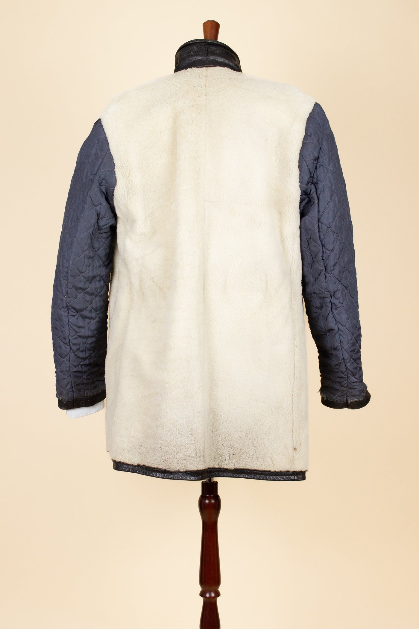 SWEDISH 1950S/1960S BLACK GOATSKIN JACKET WITH WHITE SHEARLING LINING. SIZE CA EU 50