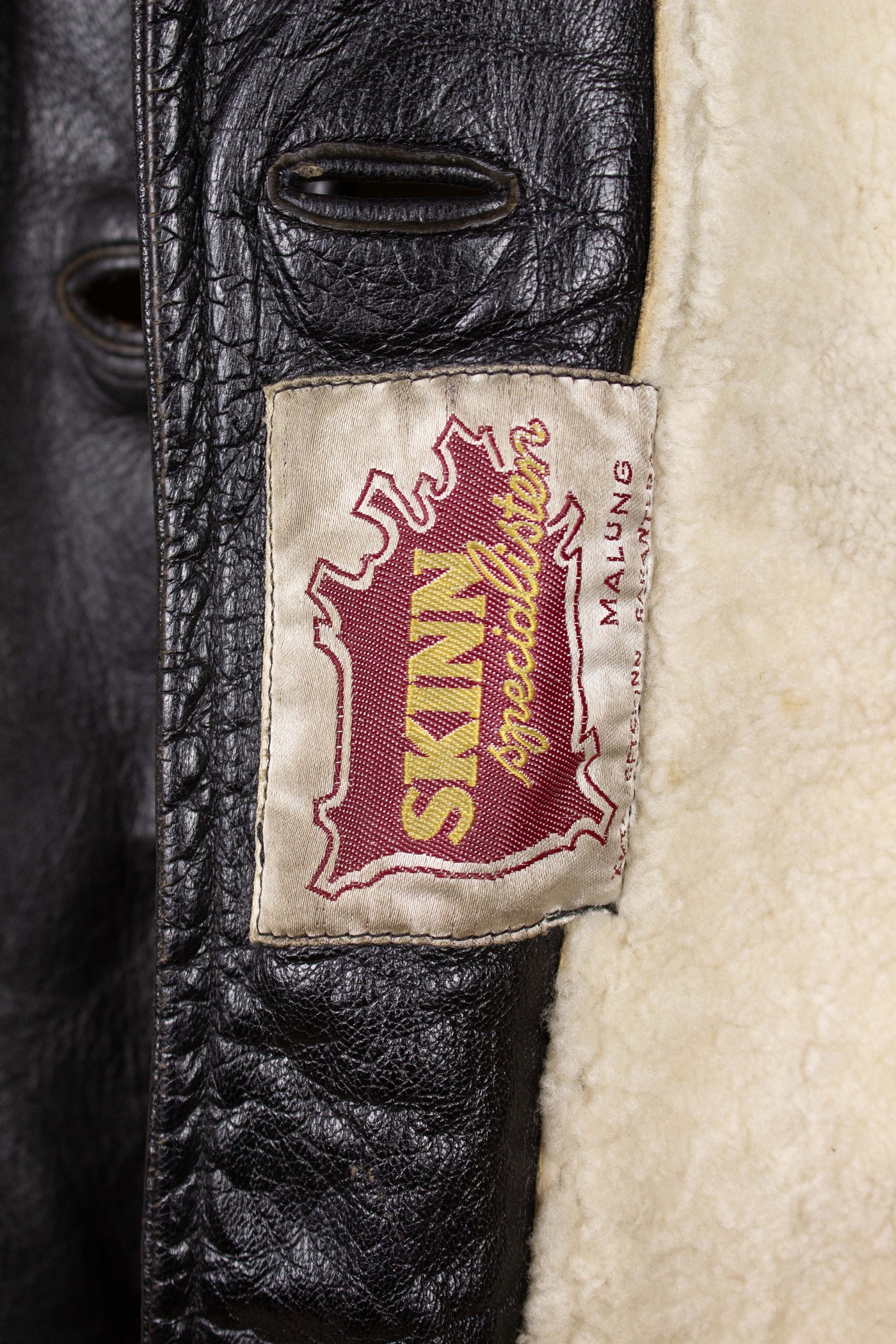 SWEDISH 1950S/1960S BLACK GOATSKIN JACKET WITH WHITE SHEARLING LINING. SIZE CA EU 50