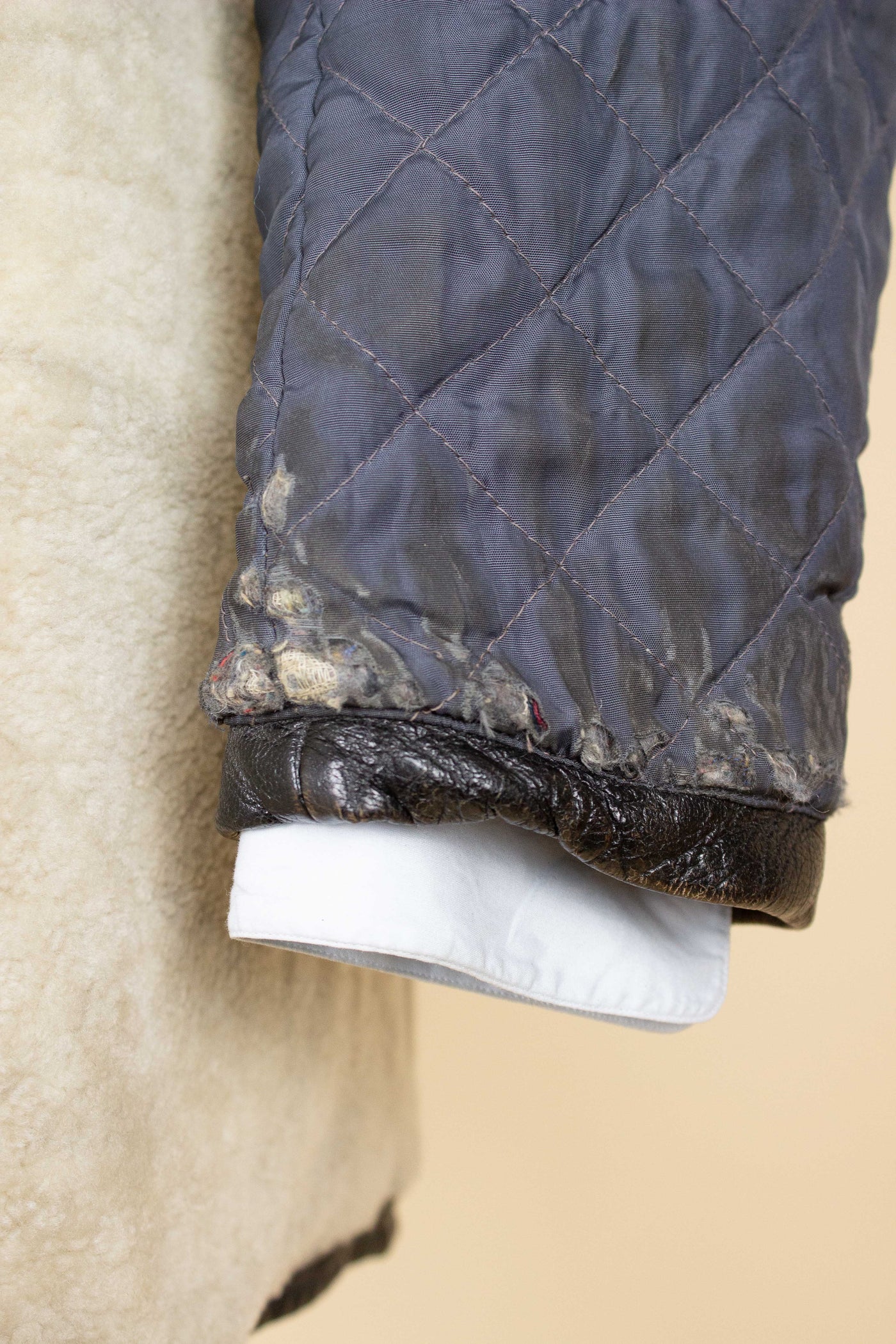 SWEDISH 1950S/1960S BLACK GOATSKIN JACKET WITH WHITE SHEARLING LINING. SIZE CA EU 50