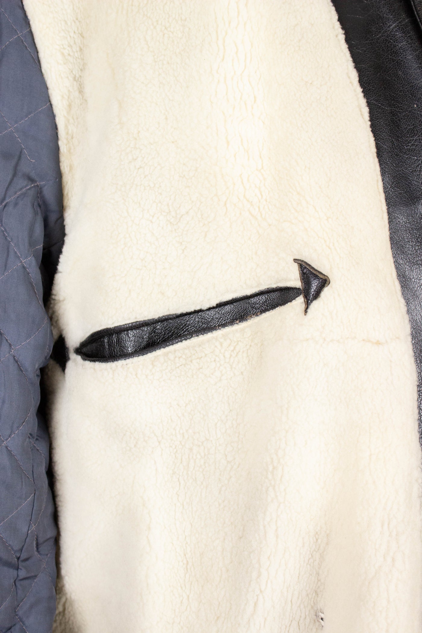 SWEDISH 1950S/1960S BLACK GOATSKIN JACKET WITH WHITE SHEARLING LINING. SIZE CA EU 50