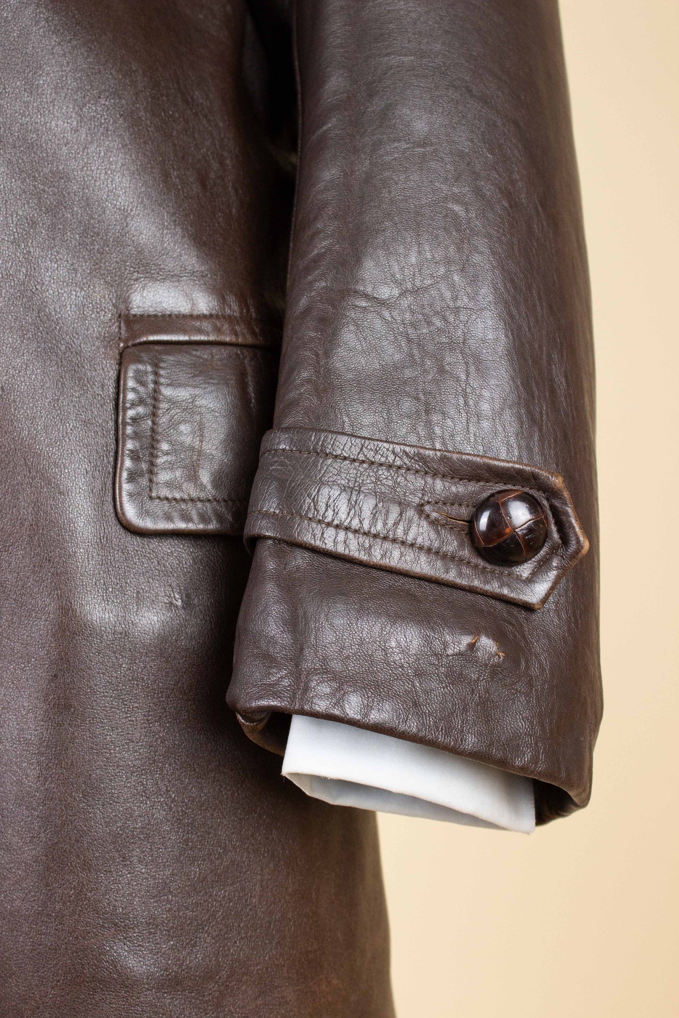 SWEDISH 1930S BROWN DOUBLE BREASTED NAPPA GOATSKIN JACKET. SIZE CA EU 48