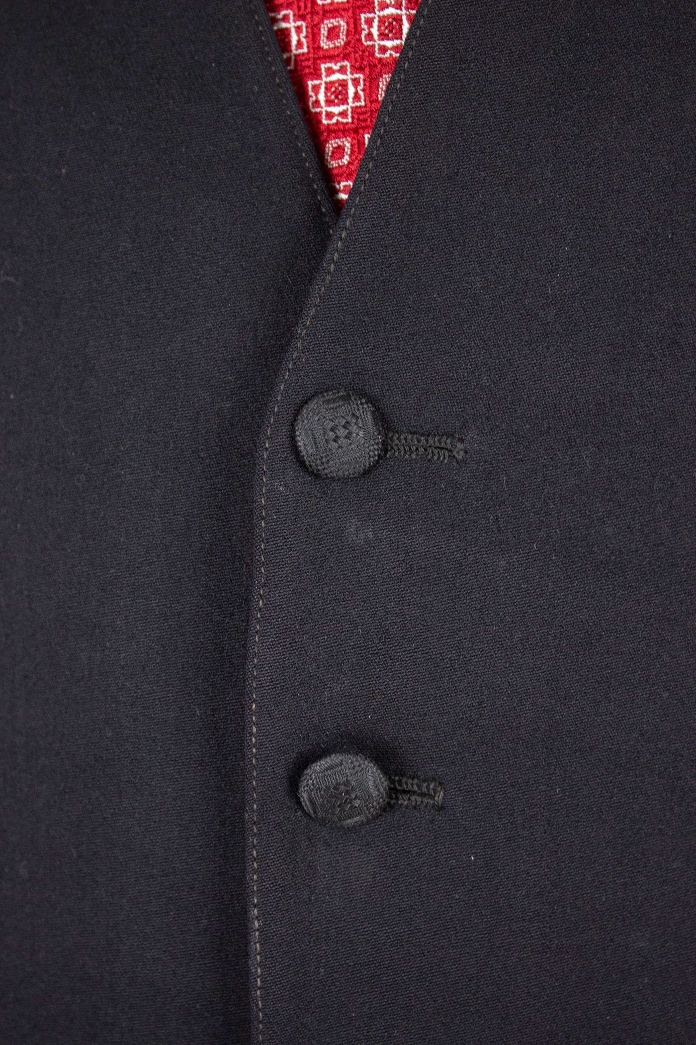 SWEDISH 1900S/1910S BLACK WAISTCOAT WITH COVERED BUTTONS. SIZE CA EU 46