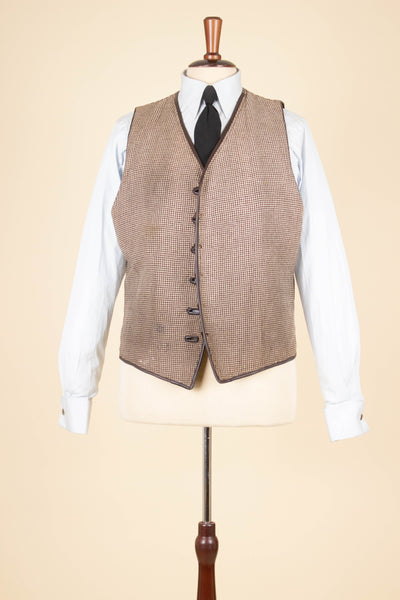 SWEDISH 1940S/1950S BROWN GOATSKIN WAISTCOAT. SIZE CA EU 52