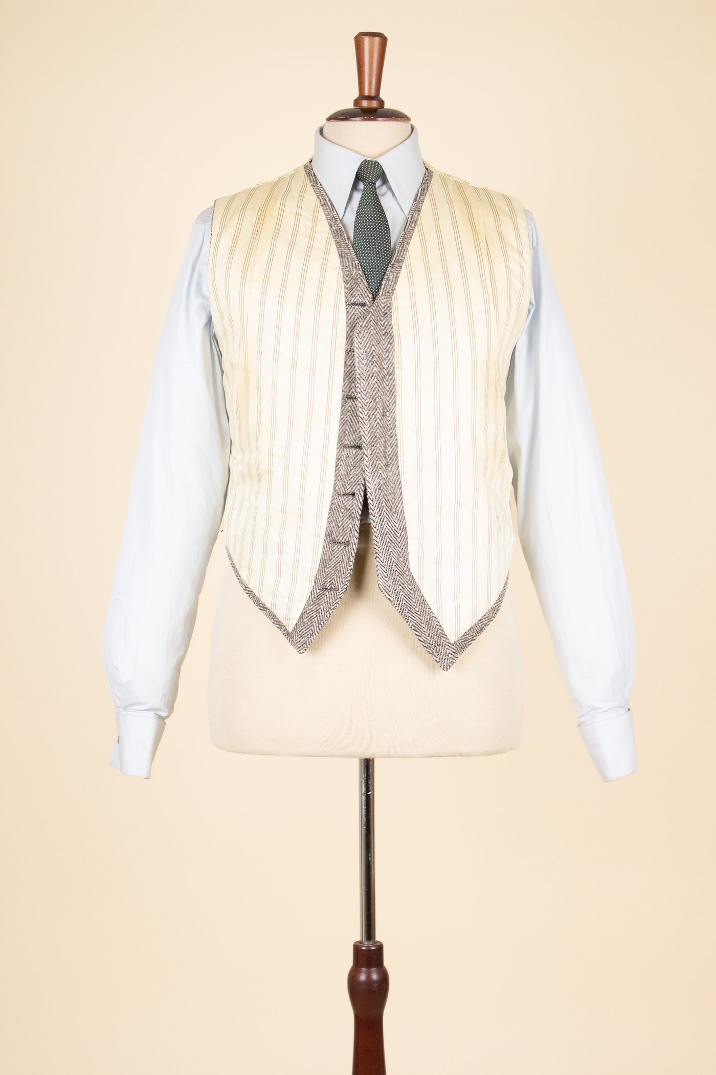 SWEDISH 1934 BESPOKE BROWN HERRINGBONE TWEED WAISTCOAT BY AB MOSSBERG. SIZE CA EU 46-48