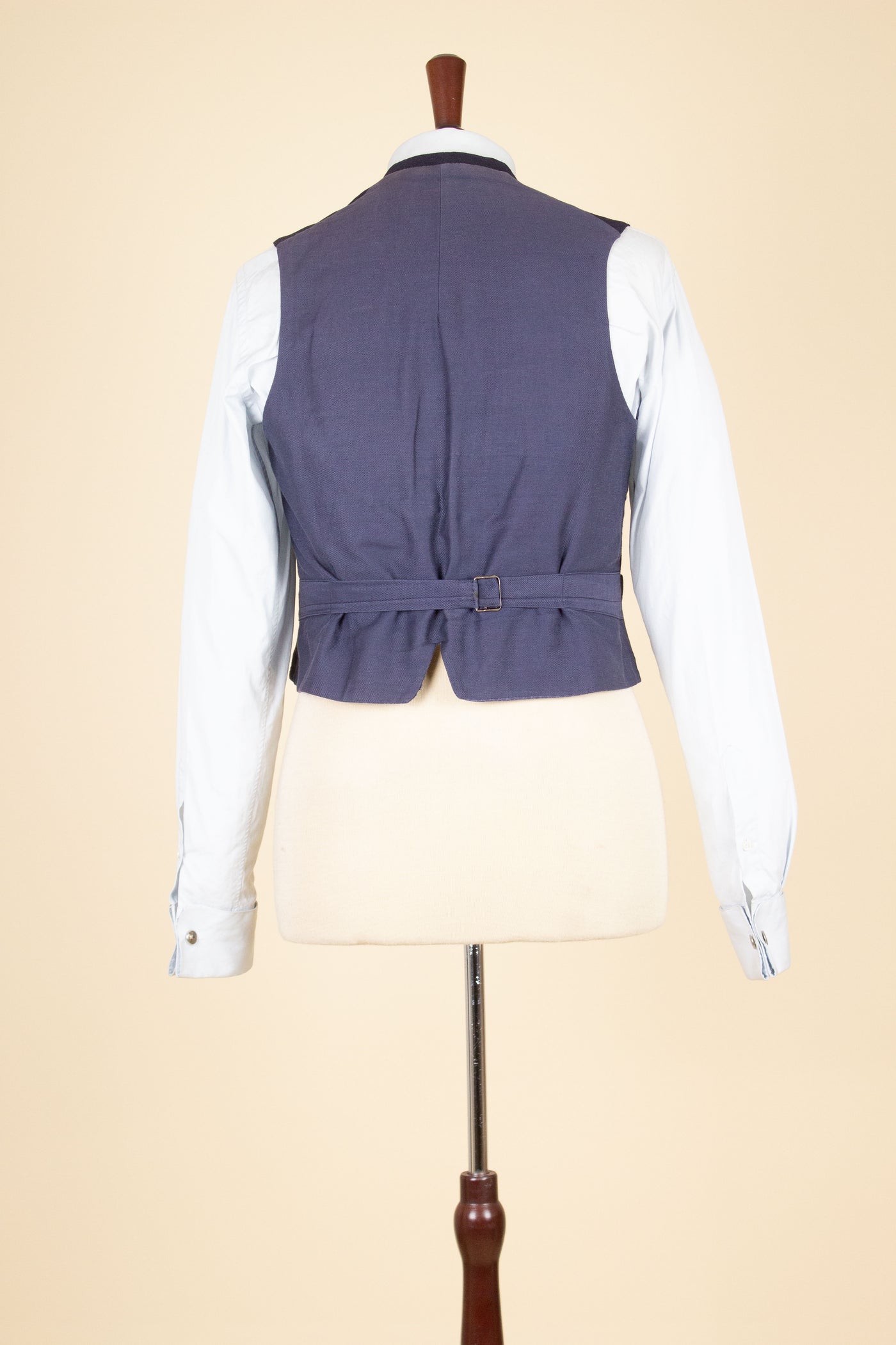 SWEDISH 1930S DARK BLUE SINGLE BREASTED WAISTCOAT. SIZE CA EU 48-50