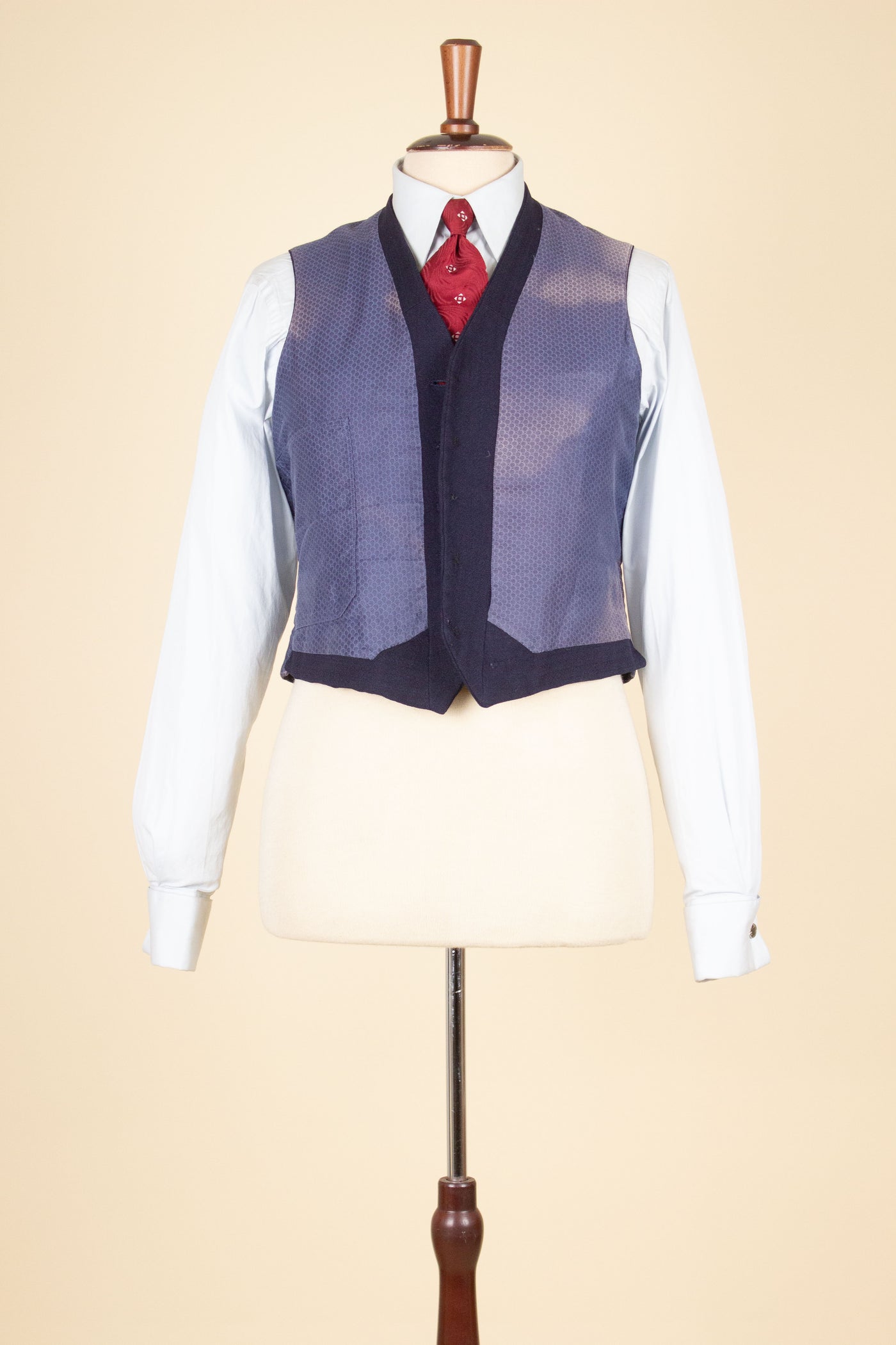 SWEDISH 1930S DARK BLUE SINGLE BREASTED WAISTCOAT. SIZE CA EU 48-50