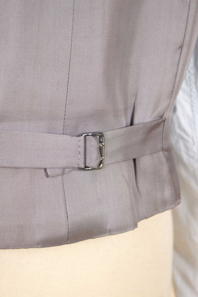BESPOKE GREY LAPEL SINGLE BREASTED WAISTCOAT. SIZE CA EU 52-54