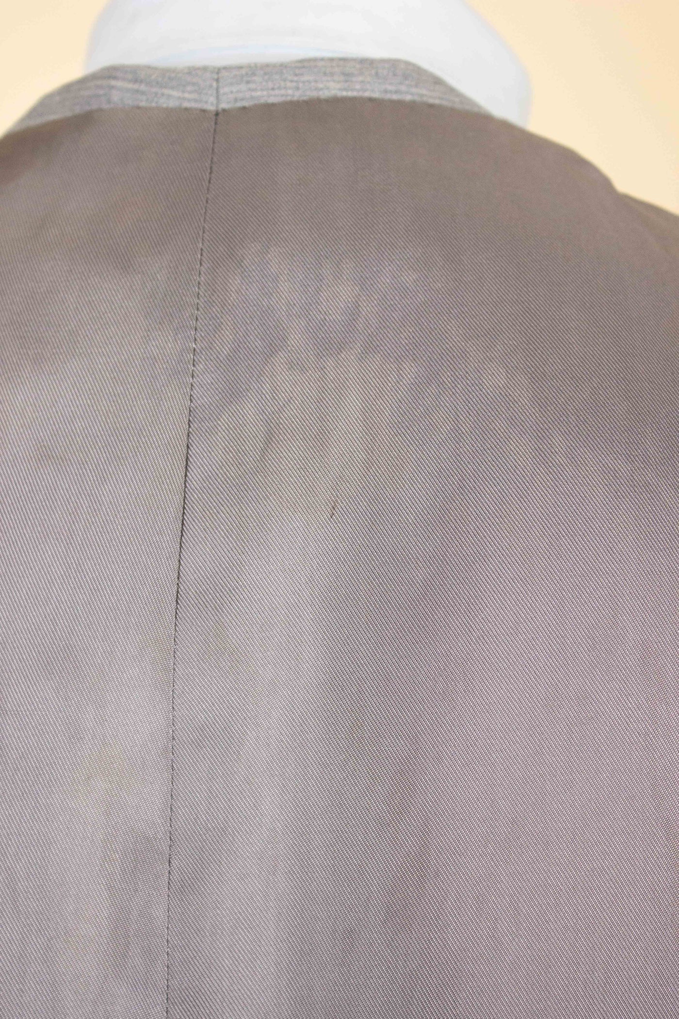 BESPOKE GREY LAPEL SINGLE BREASTED WAISTCOAT. SIZE CA EU 52-54