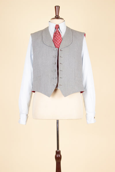 BESPOKE GREY LAPEL SINGLE BREASTED WAISTCOAT. SIZE CA EU 52-54