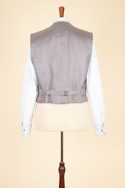 BESPOKE GREY LAPEL SINGLE BREASTED WAISTCOAT. SIZE CA EU 52-54