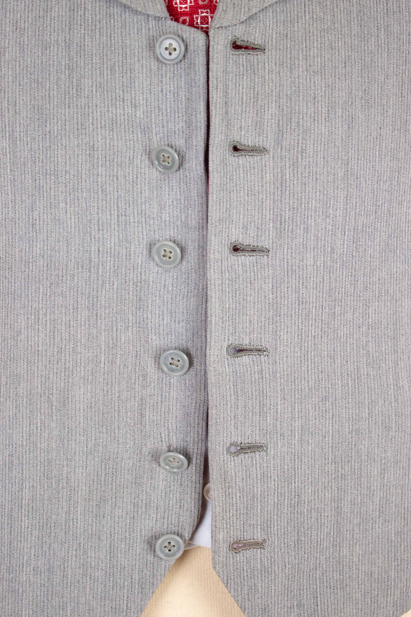 BESPOKE GREY LAPEL SINGLE BREASTED WAISTCOAT. SIZE CA EU 52-54
