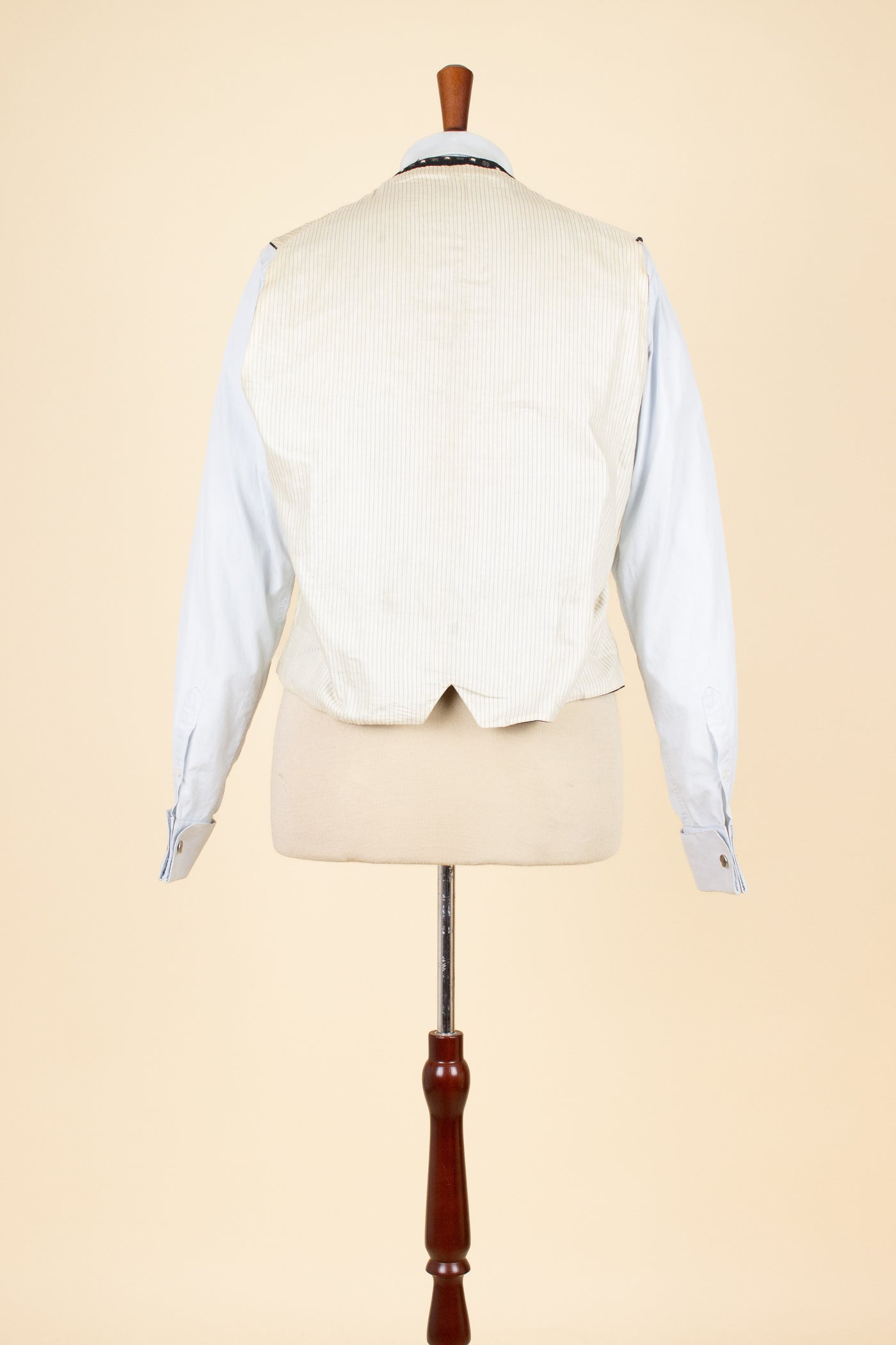 SWEDISH 1890S/1900S BLACK AND WHITE PATTERNED SINGLE BREASTED WAISTCOAT. SIZE CA EU 52