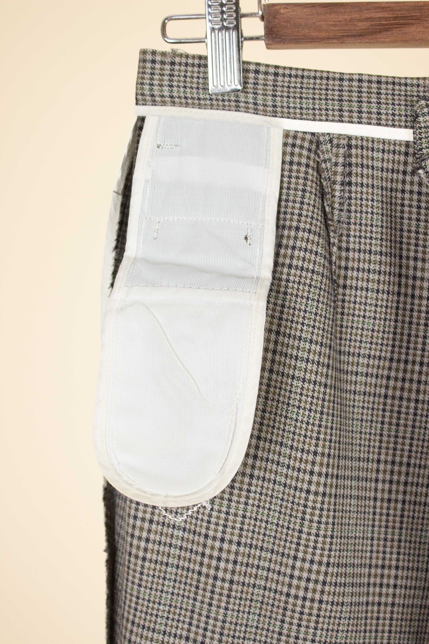 SWEDISH 1960S BROWN CHECKERED TWO PIECE SUIT BY WIDENGRENS. SIZE CA EU 46