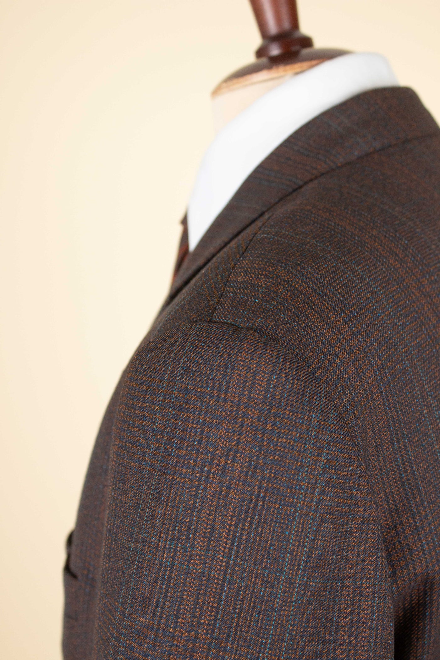 SWEDISH 1960S BROWN SINGLE BREASTED TWO TPIECE SUIT BY RYTTERKVIST. SIZE CA EU 50