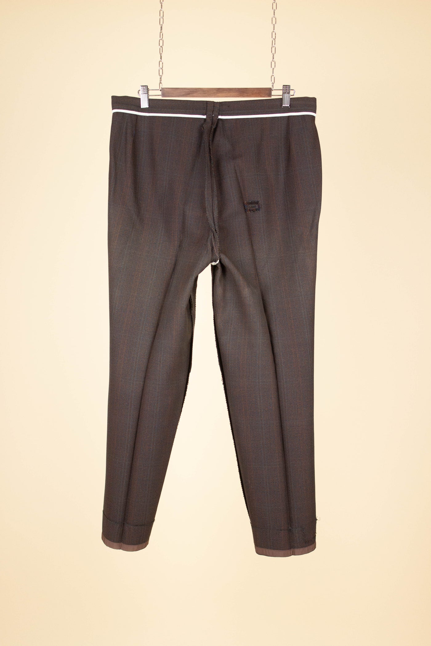 SWEDISH 1960S BROWN SINGLE BREASTED TWO TPIECE SUIT BY RYTTERKVIST. SIZE CA EU 50